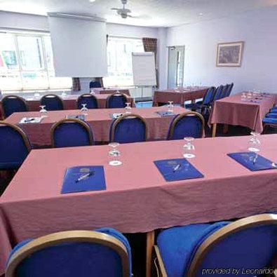 London Gatwick - Worth By Ihg Hotel 4*