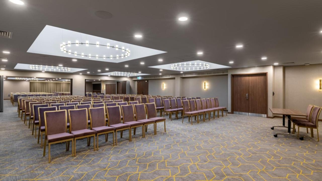 London Gatwick - Worth By Ihg Hotel